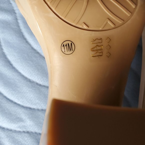 Laundry List Women's Clear Wide Single Strap Block Heels Sandals Nude Size 11M - Picture 11 of 11